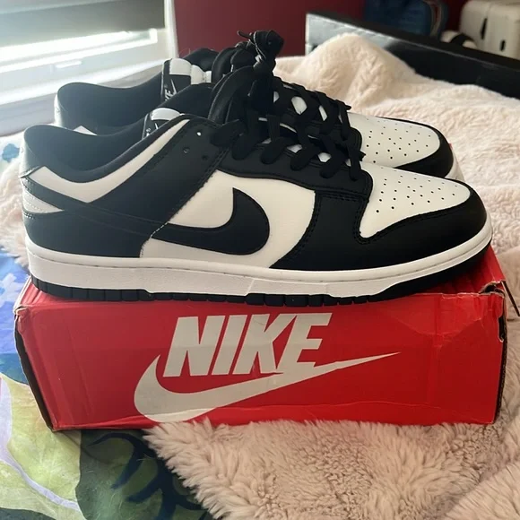 Brand new authentic Nike panda dunk low men’s size 11/women’s 12.5 in box! - Picture 4 of 6